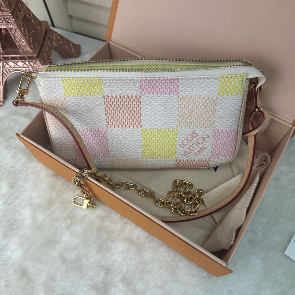 Limited edition Louis Vuitton pochette accessories - Picture 7 of 7